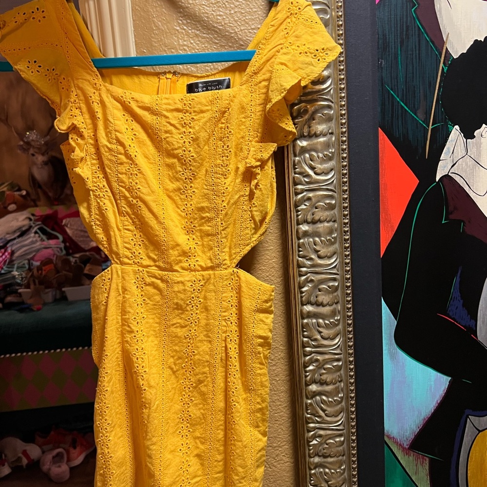 yellow dress